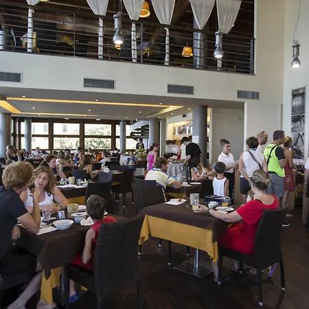 Canado Family マリーナ・ディ・カスタニェート・カルドゥッチ